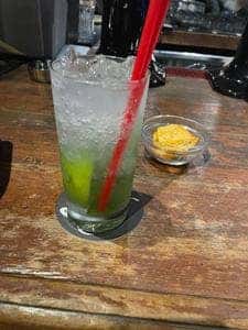 ダイニングダーツバーBee 新宿店