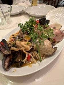 トラットリア・築地パラディーゾ