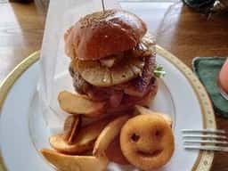 RALPH’S BURGER RESTAURANT