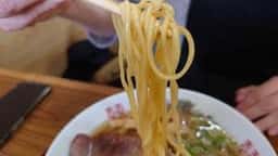 まるい麺類店