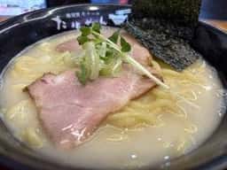 牛テールスープラーメン たけめん