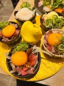 肉寿司×彩りユッケ 肉居酒屋 3時間飲み放題 こいこい 梅田店