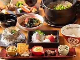 創作和食 堂間