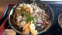 勇しげ