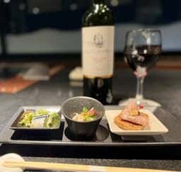 The House of 1995 LUKE PLAZA HOTEL