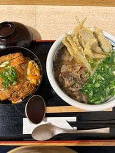 萬田うどん 薬院本店