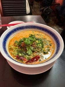 餃子荘 紅蜥蜴