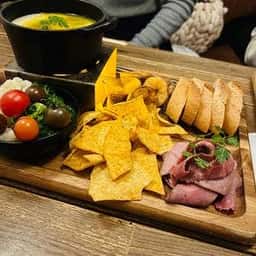 グランピング個室 肉とチーズの美味しい関係 NINE 岐阜駅前店