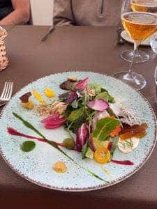 H×M a Table