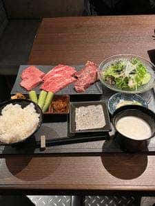 和牛焼肉 やくにく 路地裏