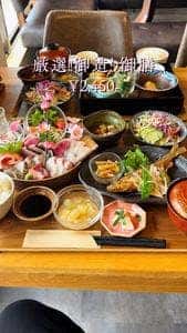 和 dining cafe 靖浩