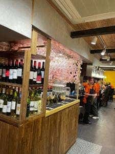 Pizza＆Wine ESOLA 八王子店