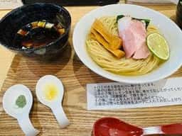 結まる