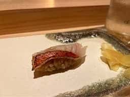 鮨 と