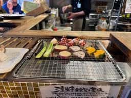 炭火を囲む 淳米亭