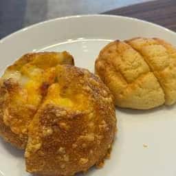 パンとエスプレッソと樹の下で