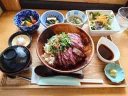 ステーキ丼専門店 黒べぇさん 手城店