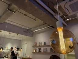 cafe & bar f