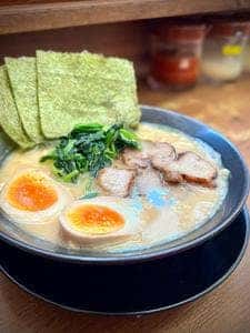 家系ラーメン 鶯家