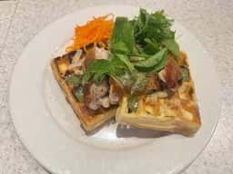 HACHI CAFE