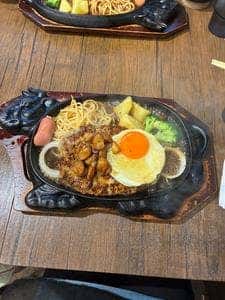 ハンバーグとカレーあおやま軒