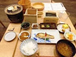 炭火焼き魚と、土鍋炊きごはん。定食屋 おちゃわん