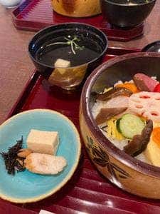 や満三