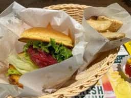 フレッシュネスバーガー KITTE大阪店