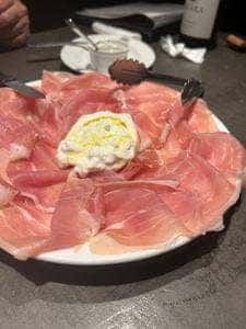 カルネジーオ ウエスト