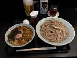 なぜ蕎麦にラー油を入れるのか。池袋西口店