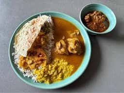 スパイスカレー モクロミ