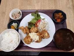 ごはん居間人