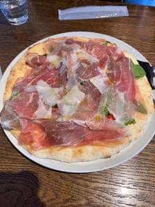 PIZZERIA e 和 Meech