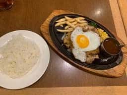 ロイヤルホスト 八事店