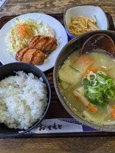 小の岩の庄
