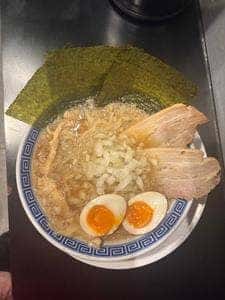新潟発祥ラーメン なおじ 西新宿店