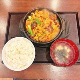 楊銘宇 黄燜鶏米飯 御徒町店