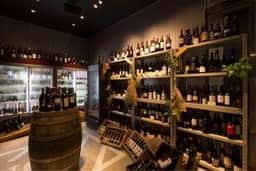 Wine BAR ガレージ 2号店
