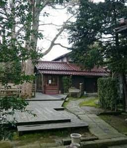聴山房