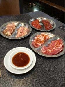 焼き肉 八