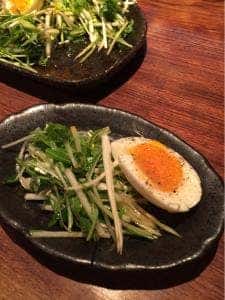 けん