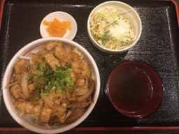 にくまるや