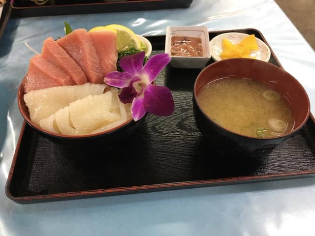 魚屋直営食堂 うろこ亭 - サブ画像1