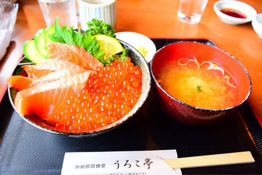 魚屋直営食堂 うろこ亭