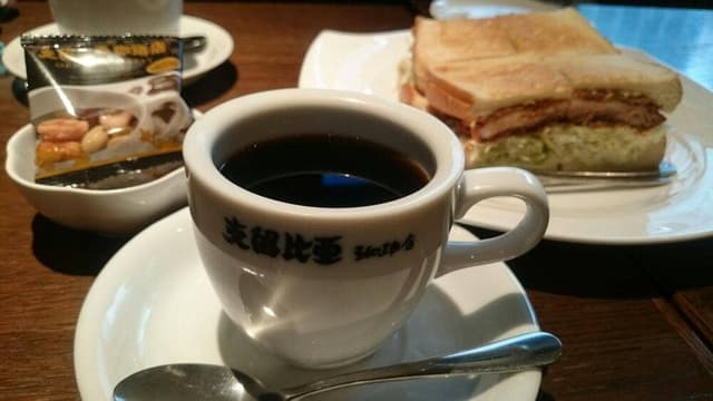 支留比亜珈琲店 港七番町店 - サブ画像3