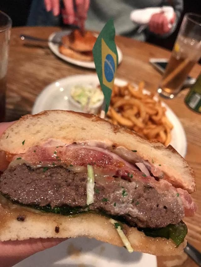 Shooters Sports Bar & Grill - サブ画像2