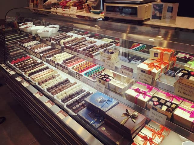 レオニダス 名古屋藤が丘店 - サブ画像2