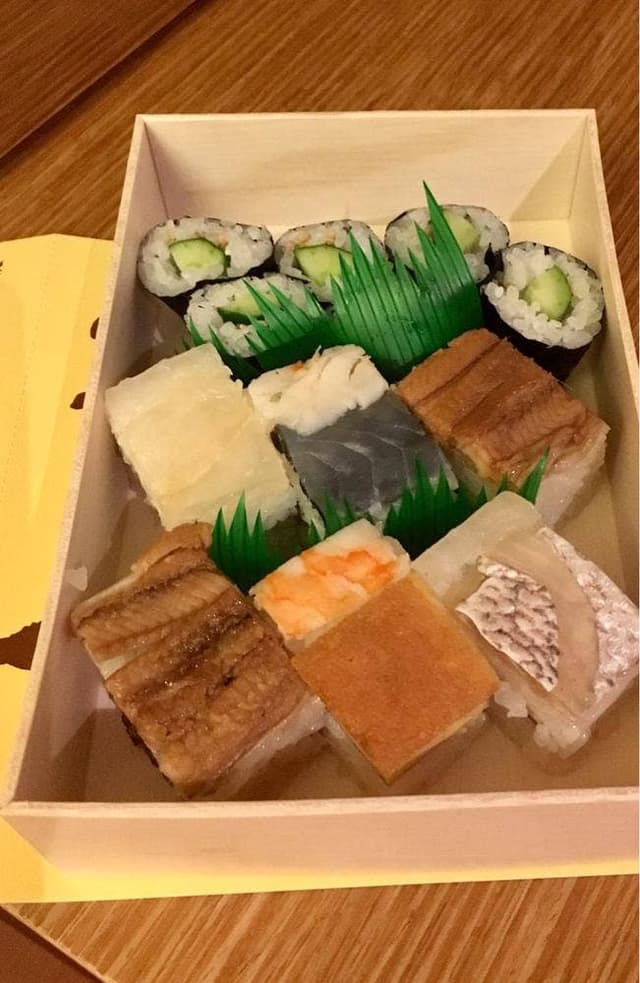 小鯛雀鮨 鮨萬 阪急梅田店 - サブ画像1