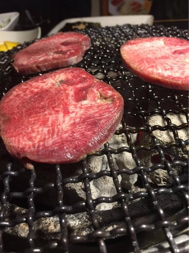 炭火焼肉居酒屋 しん吉や - サブ画像1