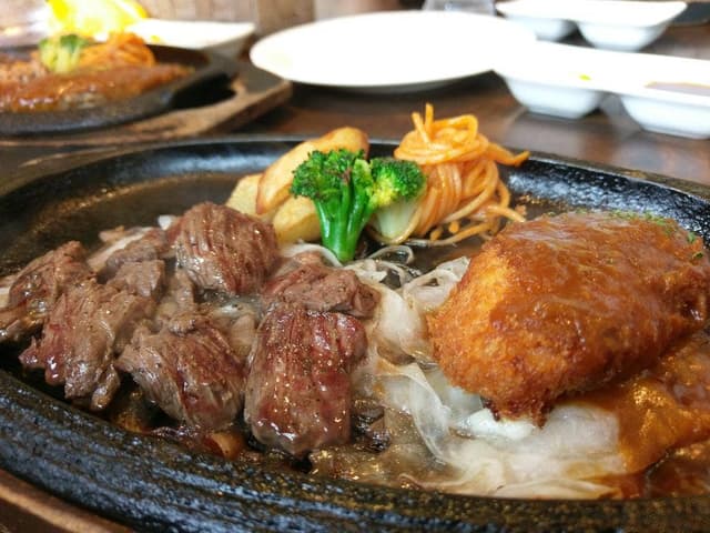 ステーキとハンバーグのお店 ぱぴー - サブ画像1